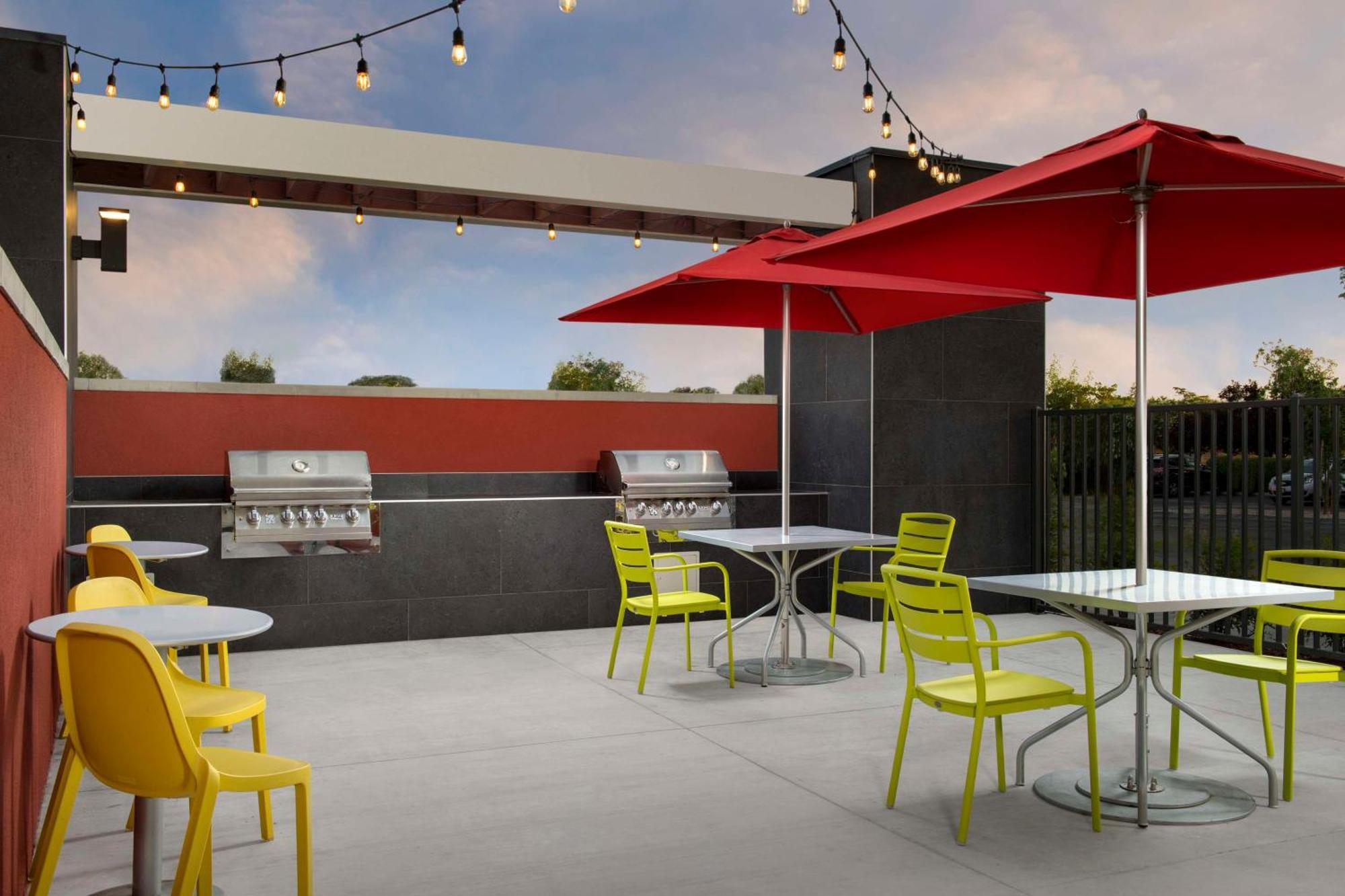 Home2 Suites By Hilton Clovis Fresno Airport Exterior photo